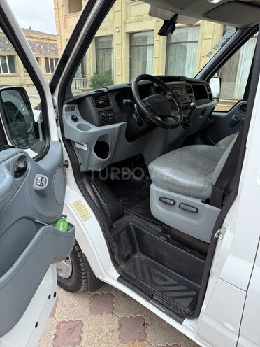 Ford Transit-19