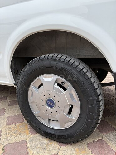 Ford Transit-17