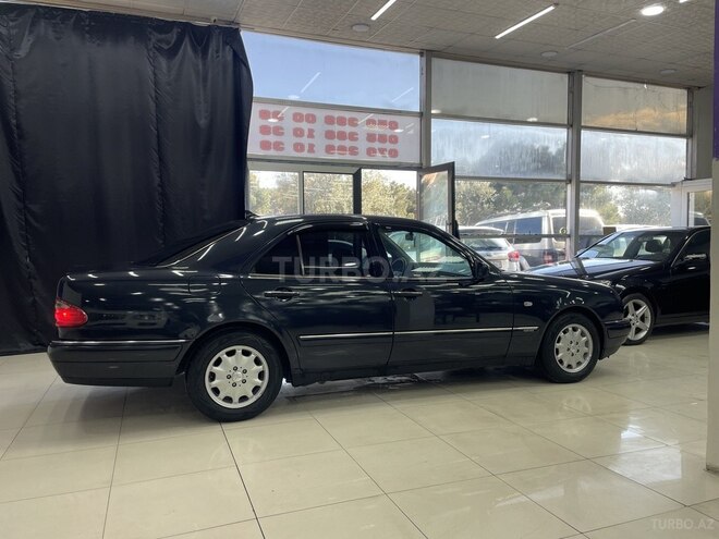 Mercedes E 240 1999, 265,000 km - 2.4 l - Sumqayıt
