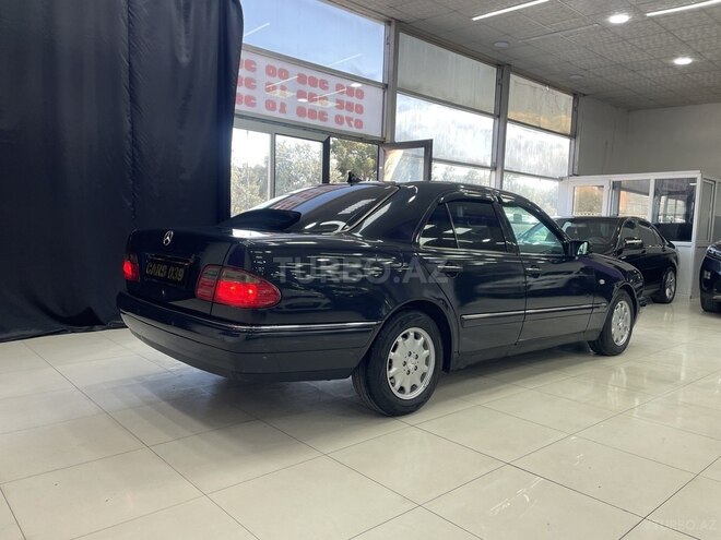 Mercedes E 240 1999, 265,000 km - 2.4 l - Sumqayıt