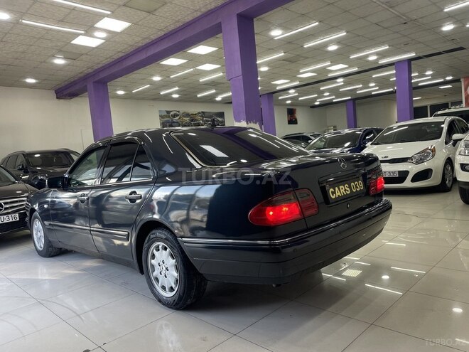 Mercedes E 240 1999, 265,000 km - 2.4 l - Sumqayıt
