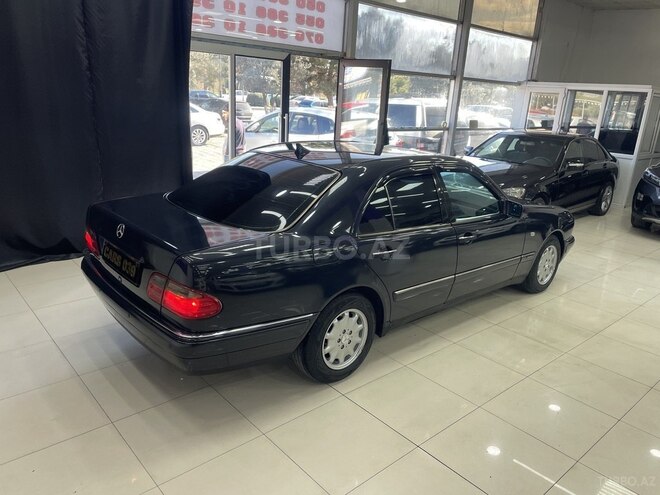 Mercedes E 240 1999, 265,000 km - 2.4 l - Sumqayıt