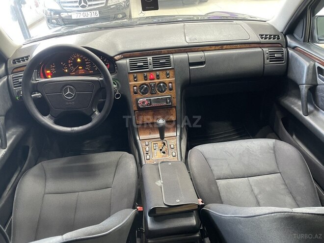 Mercedes E 240 1999, 265,000 km - 2.4 l - Sumqayıt