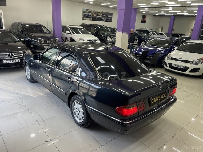 Mercedes E 240 1999, 265,000 km - 2.4 l - Sumqayıt