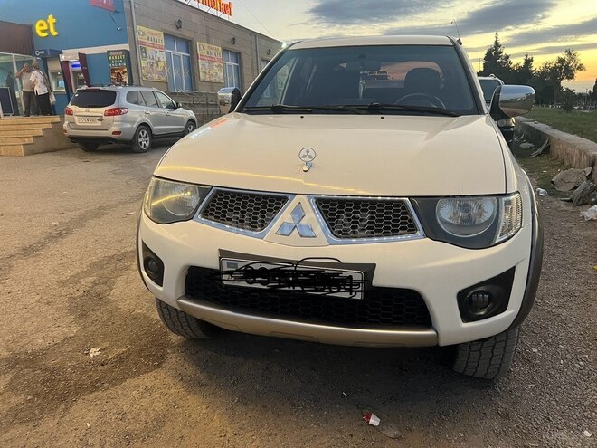Mitsubishi L200 2014, 290,000 km - 2.5 l - Göyçay