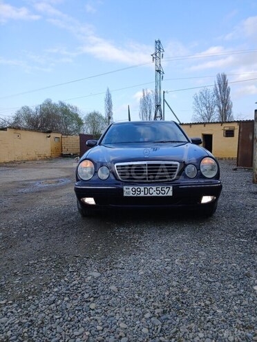 Mercedes E 240 1999, 30,000 km - 2.4 l - Salyan