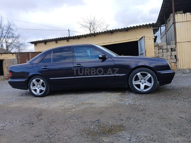 Mercedes E 240 1999, 30,000 km - 2.4 l - Salyan