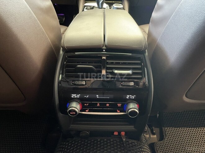 BMW 530e-16