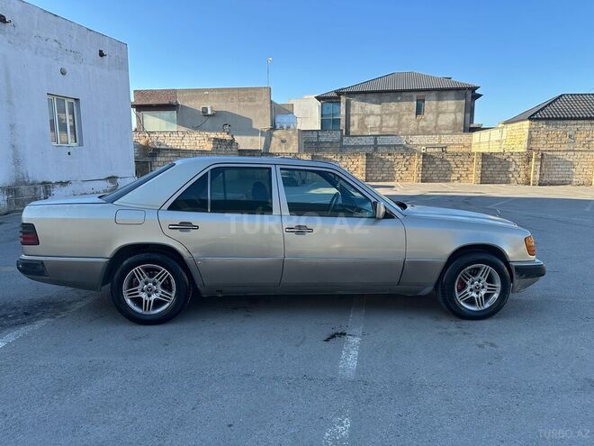 Mercedes E 230 1992, 289,000 km - 2.3 l - Bakı