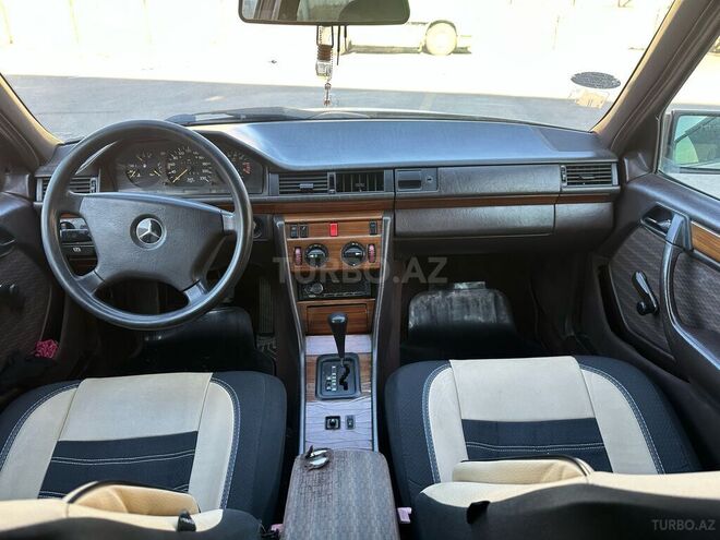 Mercedes E 230 1992, 289,000 km - 2.3 l - Bakı