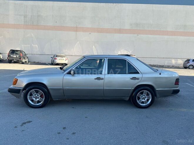 Mercedes E 230 1992, 289,000 km - 2.3 l - Bakı