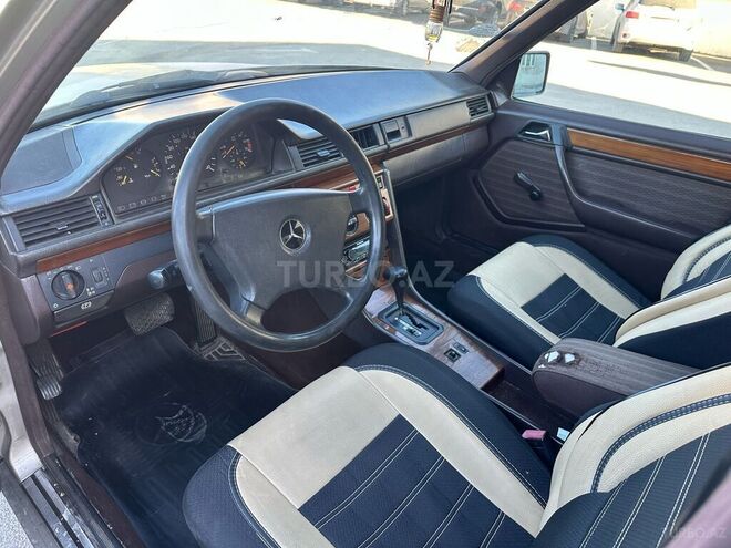 Mercedes E 230 1992, 289,000 km - 2.3 l - Bakı