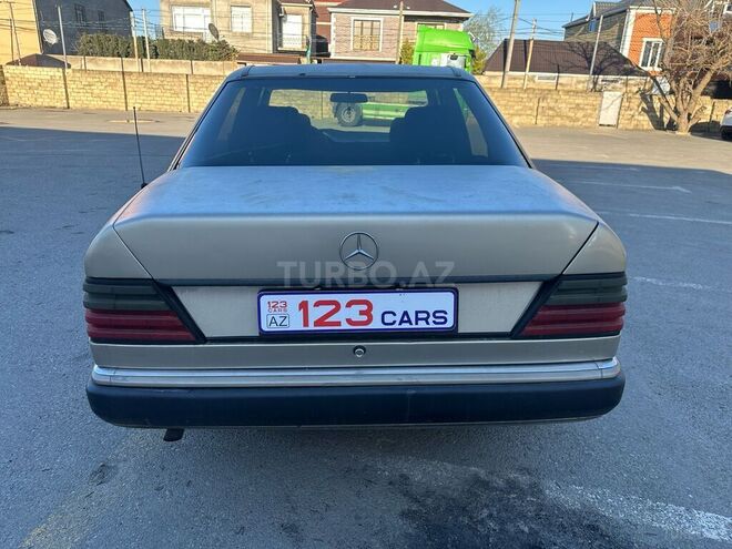Mercedes E 230 1992, 289,000 km - 2.3 l - Bakı