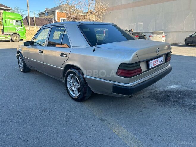 Mercedes E 230 1992, 289,000 km - 2.3 l - Bakı