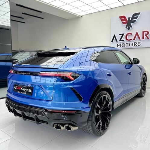 Lamborghini Urus-4