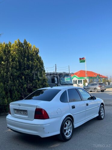 Opel Vectra 2000, 325,000 km - 1.8 l - Qazax