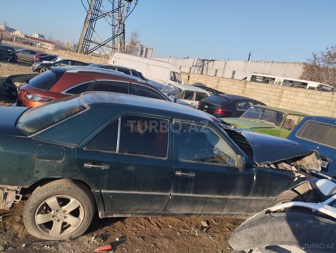 Mercedes E 250 1995, 560,000 km - 2.5 л - Bakı