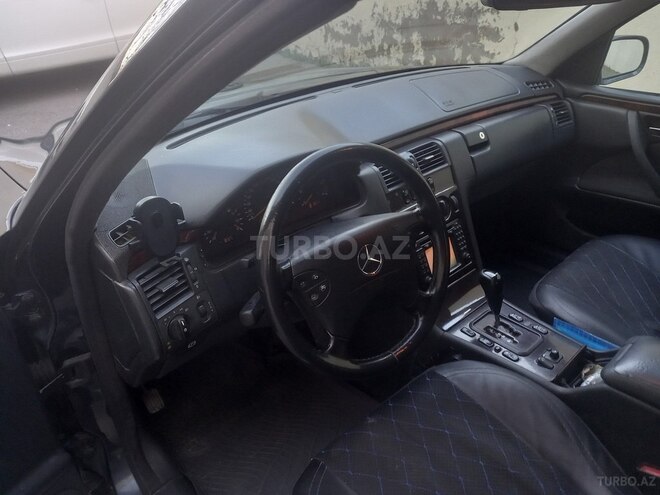 Mercedes E 220 d 2001, 315,000 km - 2.2 l - Bakı