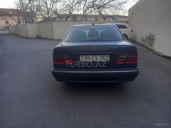 Mercedes E 220 d 2001, 315,000 km - 2.2 l - Bakı