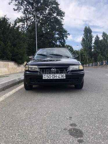 Opel Astra 1993, 300,000 km - 1.6 l - Qusar