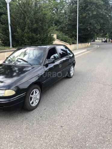 Opel Astra 1993, 300,000 km - 1.6 l - Qusar