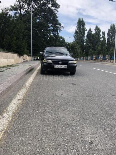 Opel Astra 1993, 300,000 km - 1.6 l - Qusar