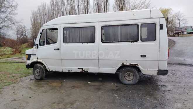 Mercedes 208 D 1985, 200,000 km - 2.5 l - Qax