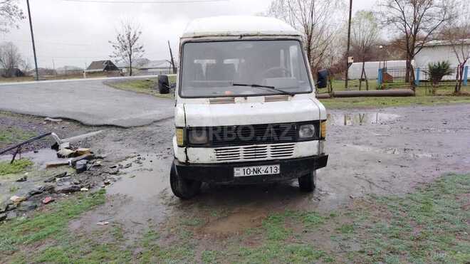 Mercedes 208 D 1985, 200,000 km - 2.5 l - Qax