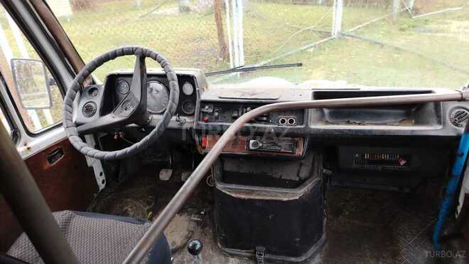Mercedes 208 D 1985, 200,000 km - 2.5 l - Qax