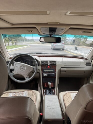 Mercedes C 230 1997, 320,000 km - 2.3 l - Naftalan