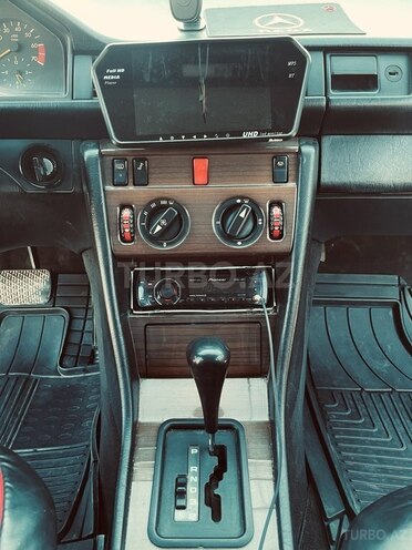 Mercedes E 200 1989, 250,000 km - 2.0 l - Xaçmaz