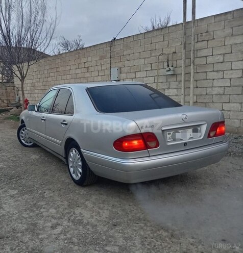 Mercedes E 240 1998, 480,000 km - 2.4 l - Salyan