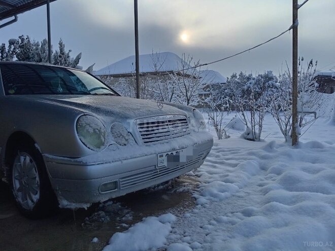 Mercedes E 240 1998, 480,000 km - 2.4 l - Salyan