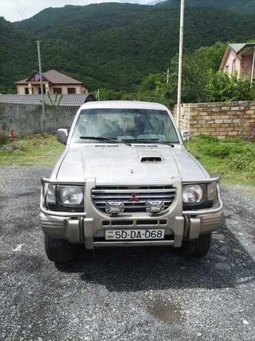 Mitsubishi Pajero 1995, 330,000 km - 2.8 l - Qax