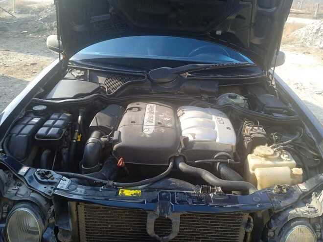 Mercedes E 220 d 2001, 348,000 km - 2.2 l - Bakı