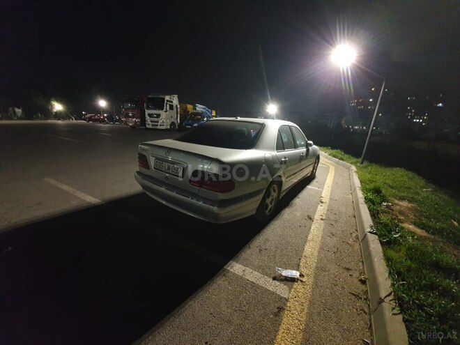 Mercedes E 320 1999, 339,800 km - 3.2 l - Bakı