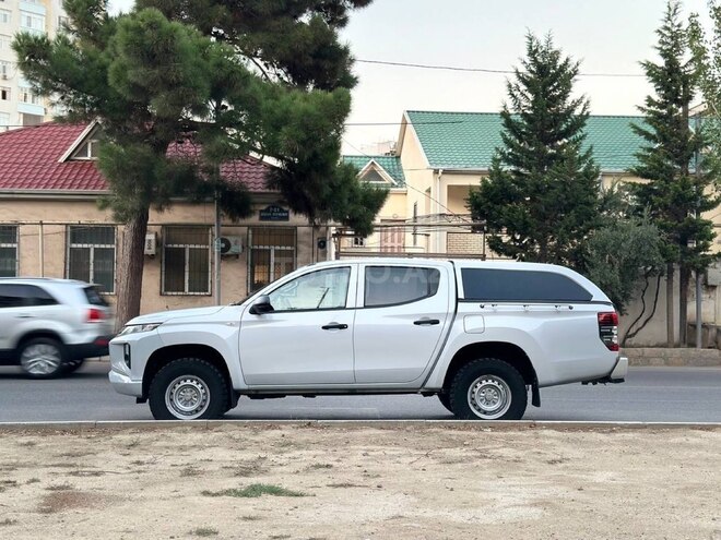 Mitsubishi L200 2020, 132,000 km - 2.4 l - Bakı