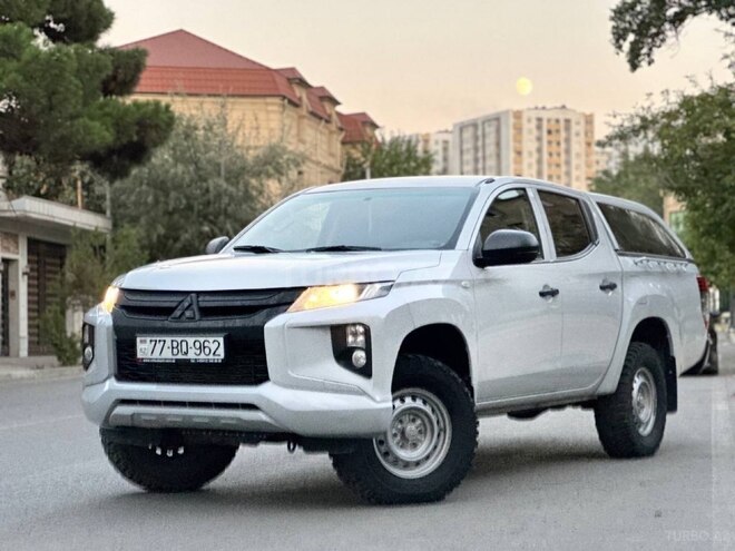 Mitsubishi L200 2020, 132,000 km - 2.4 l - Bakı