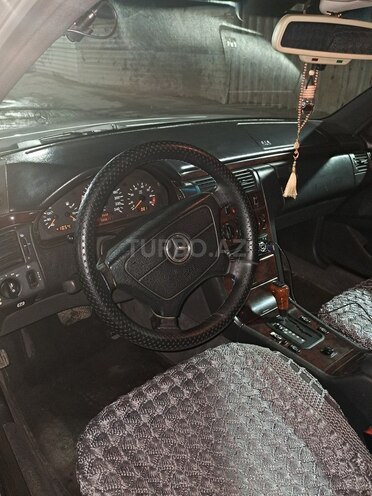 Mercedes E 230 1996, 333,000 km - 2.3 l - Bakı