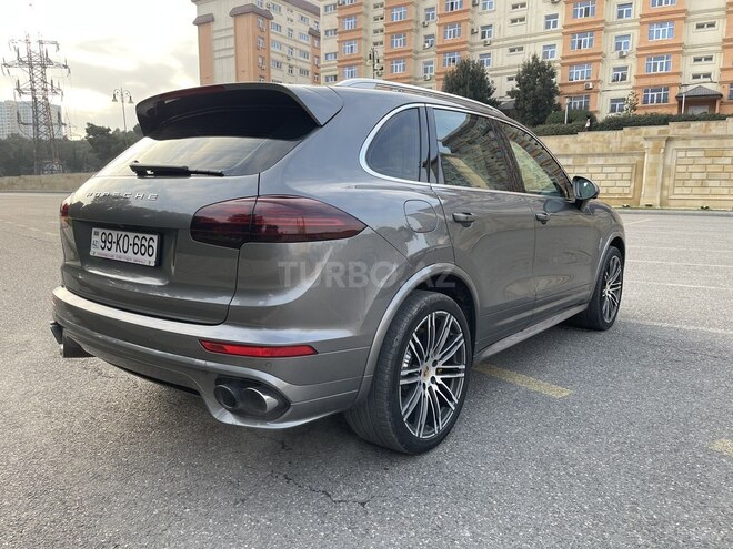 Porsche Cayenne Turbo S 2016, 112,624 km - 4.8 l - Bakı