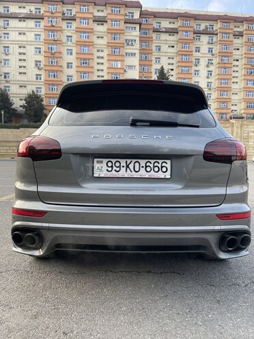 Porsche Cayenne Turbo S 2016, 112,624 km - 4.8 l - Bakı