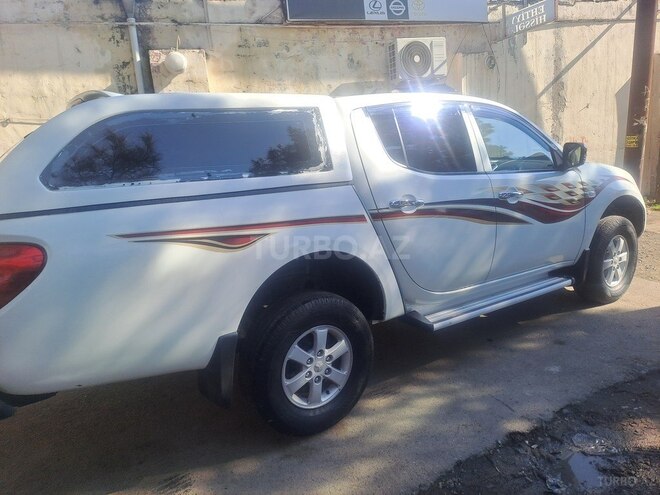 Mitsubishi L200 2014, 265,000 km - 2.5 l - Bakı