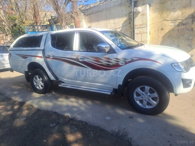 Mitsubishi L200 2014, 265,000 km - 2.5 l - Bakı