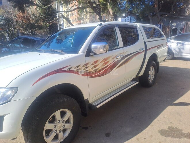 Mitsubishi L200 2014, 265,000 km - 2.5 l - Bakı