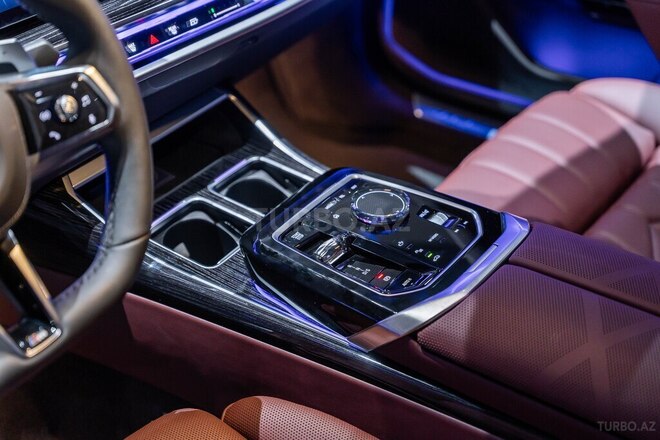 BMW 750e xDrive-16