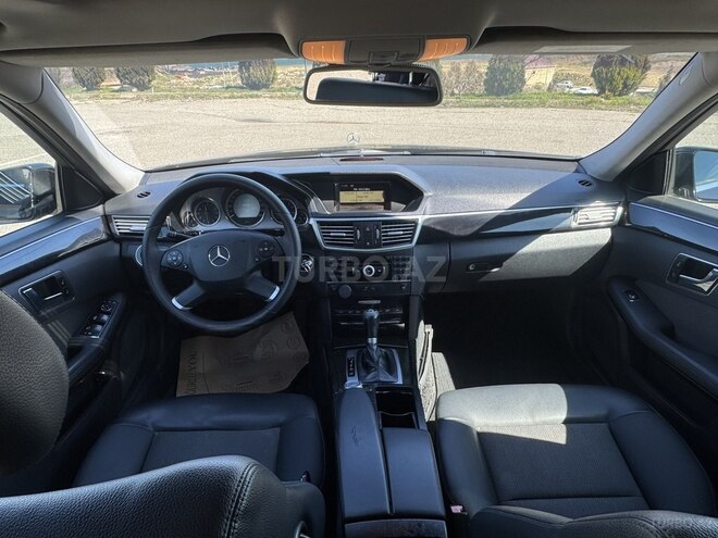 Mercedes E 250-10