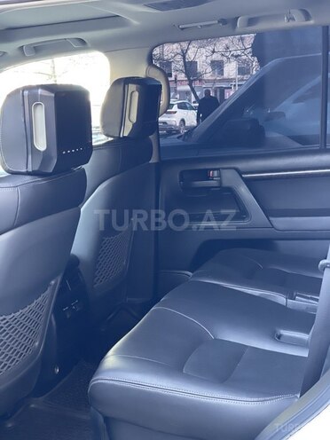 Toyota Land Cruiser-7