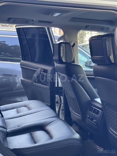 Toyota Land Cruiser-6
