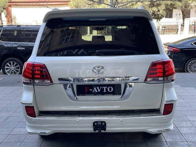 Toyota Land Cruiser-16
