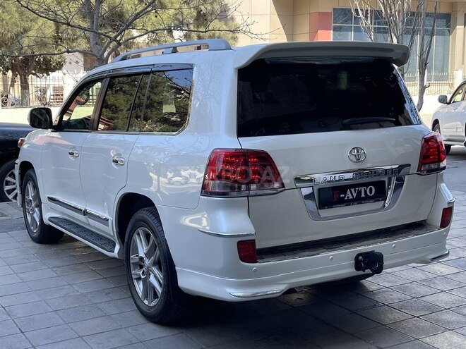 Toyota Land Cruiser-13
